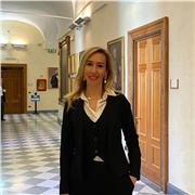 Docente di ruolo nella scuola pubblica con esperienza ventennale impartisce lezioni di letteratura italiana